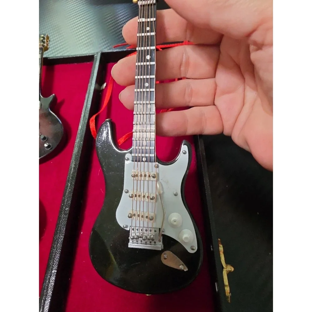 **Must See**Lot Of 3 Miniature Guitars - Picture 6 of 7